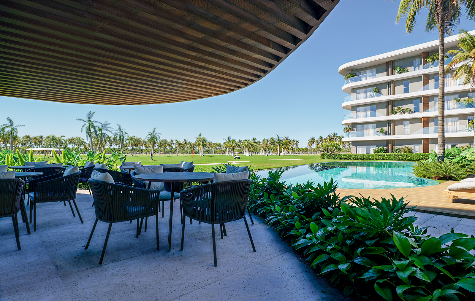 Azzure at Coral Golf – Vista Piscina y Campo de Golf 03